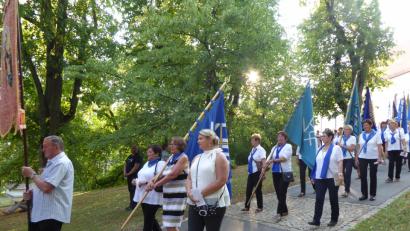 Bild: bba
Zahlreiche Mitglieder des Katholischen Frauenbundes feiern gemeinsam den Gottesdienst am Frauentag auf dem Annaberg.