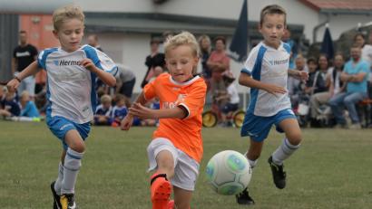 Bild: Wolfgang Steinbacher
Mit viel Ehrgeiz, aber auch mit Spaß am Sport waren die Nachwuchsfußballer bei der Sache.