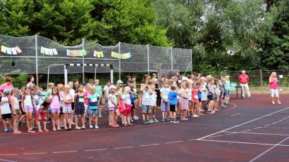 Bild: ds
Sommerfesteröffnung mit Rektorin Birgit Molitor und Bürgermeister Winfried Franz (von rechts).
