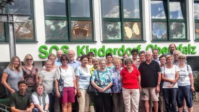 Bild: fdl
Die Besuchergruppe aus der Pfarrei Ehenfeld verbrachte einen informativen Nachmittag im SOS-Kinderdorf in Immenreuth.