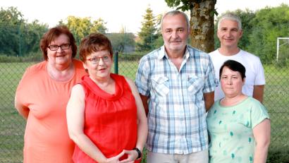 Bild: njn
Die Delegierten zur Unterbezirks-Europakonferenz des SPD-Ortsvereins mit SPD-Ortsvorsitzender Brigitte Scharf (zweite von links), Franz Bauer junior (dritter von rechts) und Reinhold Kastner (rechts) sowie die Ersatzdelegierten (von links) Christine Trenner und Olga Lamm.