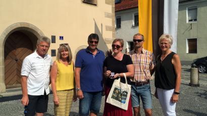 Bild: mor
Die Grafenwörther zu Gast in Grafenwöhr: Bei einer Stadtführung lernen sie Ort und Leute besser kennen.