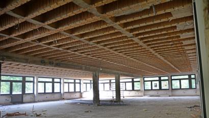 Bild: Gabi Schönberger
Die Bauarbeiten im Neustädter Gymnasium hinken ein halbes Jahr hinterher. Der Abschluss der Generalsanierung verzögert sich.