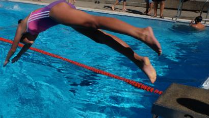 Bild: ohr
Die 8-mal-50-Mete-Staffel erforderte nach dem Anschlag des Mitschwimmers einen zeitgenauen, kraftvollen Startsprung.