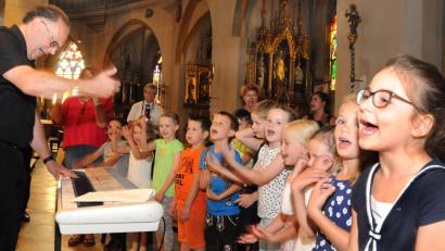 Bild: Stephan Huber
Die Kinder des Kindergarten im Marienheim gestalteten den Gottesdienst musikalisch.