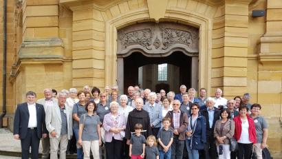 Bild: hir
Gruppenbild der Pfreimder mit Pater Bernhard vor der Basilika Vierzehnheiligen.