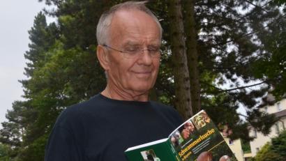 Bild: Kunz
Pilz-Papst Norbert Griesbacher und sein Leitfaden über Pilze in Bayern.