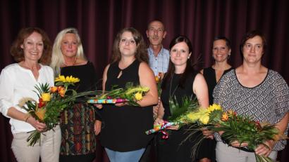 Bild: kro
Verabschiedungen gab es an der Mittelschue Waldsassen. Unser Bild zeigt von links Helga Küchler, Schulleiterin Claudia Strobel-Dietrich, Annika Heisig, Kurt Fürst, Elisabeth Meyer, Konrektorin Petra Burger und Elke Burger.