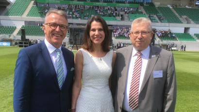 Bild: exb
Franz Stahl, Prof. Dr. Marion Kiechle und Gerhard Wägemann, Landrat des Landkreises Weißenburg-Gunzenhausen und Politischer Sprecher des Forum Wissenschaft der EMN (von links) beim Wissenschaftstag in Fürth.