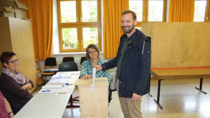 Bild: bjp
Dippel gibt 2017 seine Stimme bei der Bundestagwahl ab. Als Bewerber findet er sich jedoch ungerecht behandelt - und ruft nun das Verfassungsgericht an.