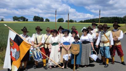 Bild: jub
Die Flossenbürger Burgwehr spielt beim Burgfest diesen Sonntag, 29. Juli, die Hauptrolle. Ein großes Spektakel wird das Salutschießen mit fünf weiteren historischen Gruppen.