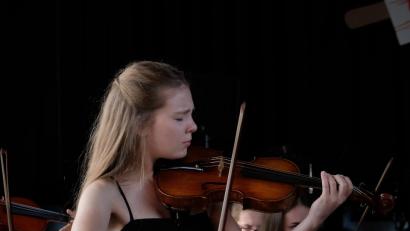 Bild: twi
Carolin Sax spielte mehrmals virtuos die Solovioline.