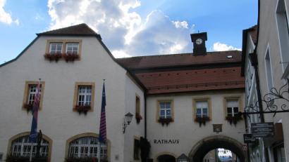 Bild: Bugl
Noch ein Großprojekt mehr? Die geplante Rathaus-Erweiterung sorgte bei der Entscheidung über den Haushaltsplan für Kontroversen.