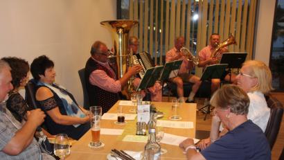 Bild: kro
Die "Heusterz-Musikanten" spielten beim Heimatabend auf.