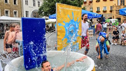 Bild: Petra Hartl
Einmal richtig gezielt und getroffen - ab in die Tonne!