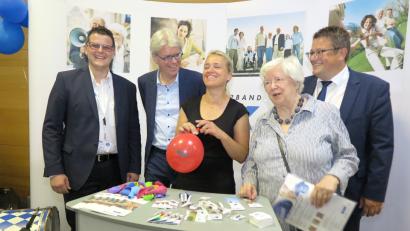 Bild: Hirsch
Kreisgeschäftsführer Bernd Steinkirchner, Landesgeschäftsführer Michael Pausder, Bundesvorsitzende Verena Bentele, Landesvorsitzende Ulrike Mascher und Bezirksgeschäftsführer Christian Eisenried (von links) organisierten die „VdK-Kundgebung zur Landtagswahl“.