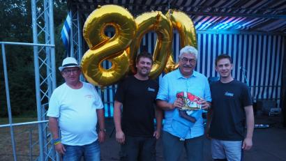 Bild: krb
In goldenen Ziffern gibt es die 800 als Luftballon