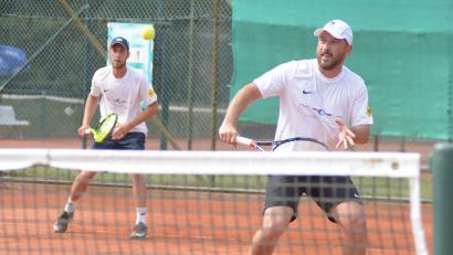 Bild: ref
Den zweiten Punkt für die Schanzler konnten Jan Hajek (rechts) und Pascal Brunner (links) erspielen. Sie gewannen ihr Doppel gegen Pancaldi und Rützel überzeugend mit 7:6/6:4.