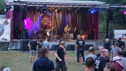 Bild: nib
„Racer Roadhouse“ (Foto) und Sandro Windisch eröffneten das Rocking- Hoot-Sommerfestival.