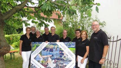 Bild: ubb
Im Bild von links Regina Zrenner, Herbert Schlittenbauer, Monika Dillenkofer, Werner Müller, Bürgermeister Bernd Sommer, Vorsitzender Wolfgang Horn, 2. Vorsitzender Markus Braun, Maria Wurm und Jürgen Klein.