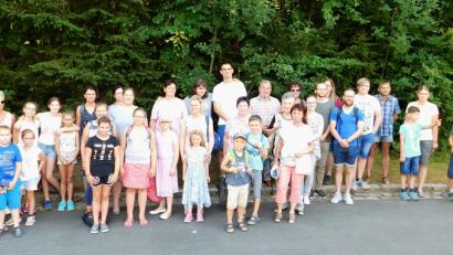 Bild: hai
Einen tierischen Spaß haben die Kinder und ihre Eltern bei der „Dschungelbuch“-Aufführung auf der Luisenburg. Allen, die von exotischen Zwei- und Vierbeinern noch nicht genug haben, bietet die Gemeinde im Ferienprogramm am 7. August noch einen Besuch im Zoologischen Garten in Hof an.