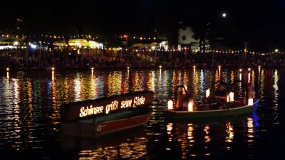Bild: mmj
Im besonderen Ambiente zeigte sich der Hahnenweiher beim Seefest am Sonntag.