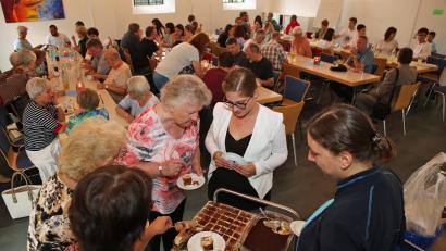 Bild: td
Für die ehrenamtlichen Mitarbeiter der evangelischen Kirchengemeinde Schwandorf gab es ein Fest im Gemeindezentrum.