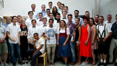 Bild: R. Kreuzer
Die Schreinerklasse der Berufsschule zeigt in einer Ausstellung ihre Produkte aus Holz.