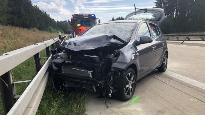 Bild: Alexander Auer
Das verunfallte Auto kam an der Leitplanke zum Stehen. Die Autobahn 93 war zeitweise gesperrt.