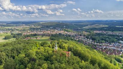 Bild: Thilo Hierstetter
Die Pilgerwoche 2018 am heiligen Berg der Stadt ist Vergangenheit, emsiges Treiben weicht nun wieder stiller Einkehr und Naturgenuss.