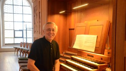 Bild: Kunz
Hanns-Friedrich Kaiser spielt B-A-C-H-Motive verschiedener Komponisten in der Michaelskirche.