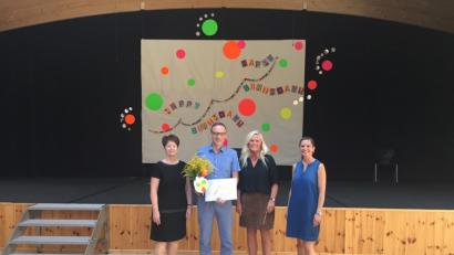 Bild: exb
Bürgermeister Bernd Sommer zusammen mit Maria Piendl (links) und (von rechts) Petra Burger und Claudia Strobel-Dietrich.