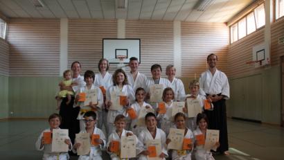 Bild: stg
In Kastl legt der Aikido-Nachwuchs erfolgreich seine Prüfungen ab.