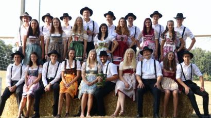 Bild: exb
Diese 13 Paare tanzen heuer bei der Kirwa in Ursulapoppenricht mit.