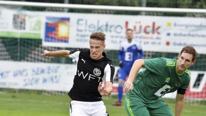 Bild: Hubert Ziegler
Im Derby gegen Ammerthal holte die DJK Gebenbach (links Dominik Haller) einen für die Moral überaus wichtigen Punkt. Somit geht es am Mittwoch mit Rückenwind nach Abtswind.