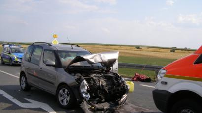 Bild: pz
Zwei Autos sind am späten Dienstagnachmittag auf der B15 bei Mitterteich frontal zusammengeprallt.