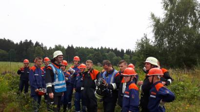 Bild: rdh
Die Jugendfeuerwehren aus Thanhausen und Bärnau verbrachten mit den Jugendwarten Florian Sölch und Philipp Sertl den ersten 24-Stunden-Übungstag am Steinberg bei Bärnau.