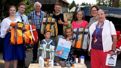 Bild: R. Kreuzer
20 "Brichbag"-Rucksäcke für Obdachlose erhält die Initiative von der Katholischen Jugendstelle.