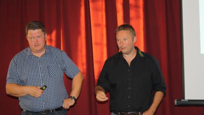 Bild: bjp
Für den Fall kurzfristiger Betriebsstörungen wie auch eines dauernden Ausfalls des Biomassekraftwerks werde finanzielle und technische Vorsorge getroffen, versicherten Bernhard Schmidt und Florian Schroll beim Nahwärme-Informationsabend in Trabitz.