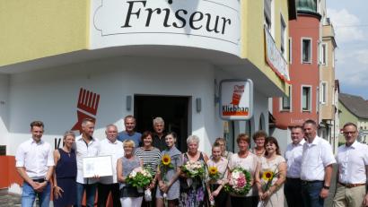 Bild: kgg
Vor 50 Jahren gegründet wurde der Frisörsalon Kliebhan. Der Anlass ist jetzt bei einer Feierstunde gewürdigt worden.