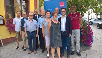 Bild: exb
Der Verdi-Ortsverein ehrte langjährige Mitglieder. Im Bild die Jubilare mit Peter Wein (Zweiter von rechts), Manfred Haberzeth (Zweiter von links) und Peter Hofmann (Fünfter von links).