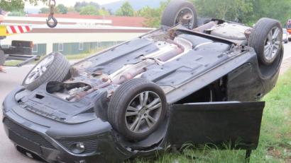 Bild: Tietz
Das Auto der jungen Frau geriet ins Schleudern und überschlug sich. Der Seat kam auf der Gegenfahrbahn auf dem Dach zum Liegen.