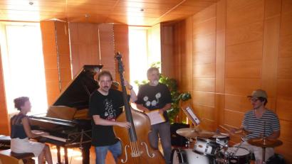 Bild: Kunz
Die Jazz-Seminaristen spielen nach, was ihnen Thomas Stock beigebracht hat.