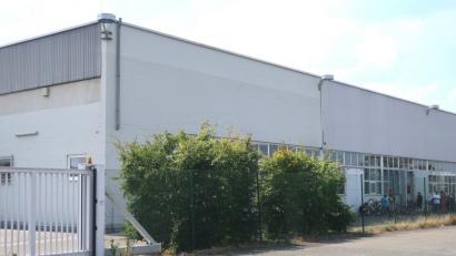 Bild: Hirsch
107 Menschen aus der Republik Moldau sind derzeit in der ehemaligen "Meiller-Halle" in Schwandorf untergebracht. Sie heißt jetzt offiziell "Anker-Dependance Schwandorf".