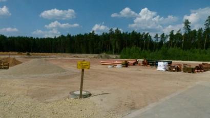 Bild: rn
Im Anschluss an das im Vorjahr neu erschlossene Gewerbegebiet Am Stadtwald bieten die nahezu gleich großen Flächen des "Gewerbegebiets - Am Stadtwald - Erweiterung" die Voraussetzung für die Erweiterung der Firma Lippert Als erste Maßnahme erstellt "Schug Real Estate" eine Lager- und Montagehalle mit einer überbauten Fläche von 108x96 Meter.