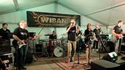 Bild: do
Die „Wiband“ der Parksteiner Witron-Gruppe war aus Anlass des 45-jährigen Jubiläums des FC Tremmersdorf/Speinshart Garant für eine „heiße“ musikalische Sommernacht.