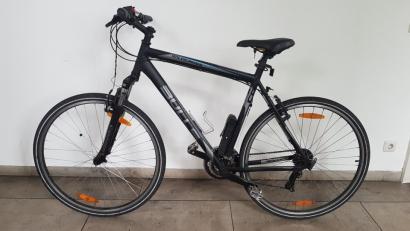 Bild: Polizei
Mit diesem Rad gelangt der 31-Jährige an den Tatort in Ritzelsdorf. Nachdem er zunächst eine Viertelstunde an der Tür des Einfamilienhaus klingelt, hält er sich weitere 15 Minuten im Inneren auf, durchwühlt Schränke und Schübe. Schließlich flüchtet er mit dem Rad zunächst Richtung Illschwang, danach weiter bis Pürschläg.