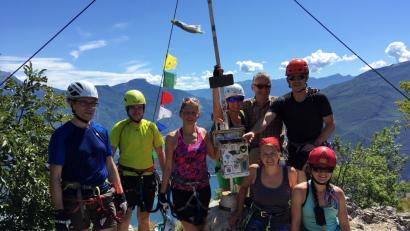 Bild: bgm
In zwei Gruppen nahmen die Bergsportler der DJK Skiabteilung teils sehr anspruchsvolle Klettersteige in der herrlichen Landschaft rund um den Gardasee in Angriff.