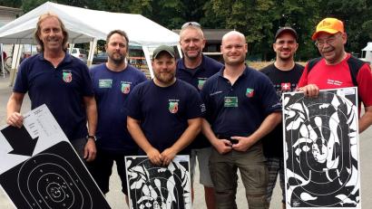 Bild: R. Kreuzer
Die erfolgreichen Schützen der Schießleistungsgruppe (SLG) Ostmark (von links): Stefan Fuchs, Christian Schmid, Bernhard Lippe, Thomas Koller, Michael Üblacker, Christoph Galla und Klaus Weber.	Bild: R. Kreuzer