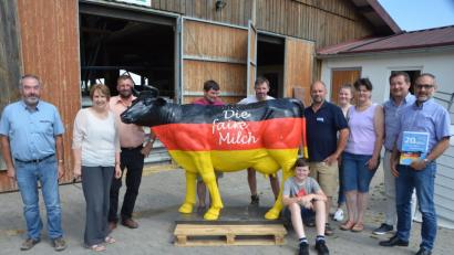 Bild: dob
Die SPD-Politiker Europaabgeordneter Ismail Ertug, Bundesabgeordneter Uli Grötsch (von rechts) und Landtagsabgeordnete Annette Karl (Zweite von links) stellen sich der Diskussion mit dem BDM-Kreisteam. Vor allem Hubert Meiler (Fünfter von rechts) spricht sich einiges von der Seele.